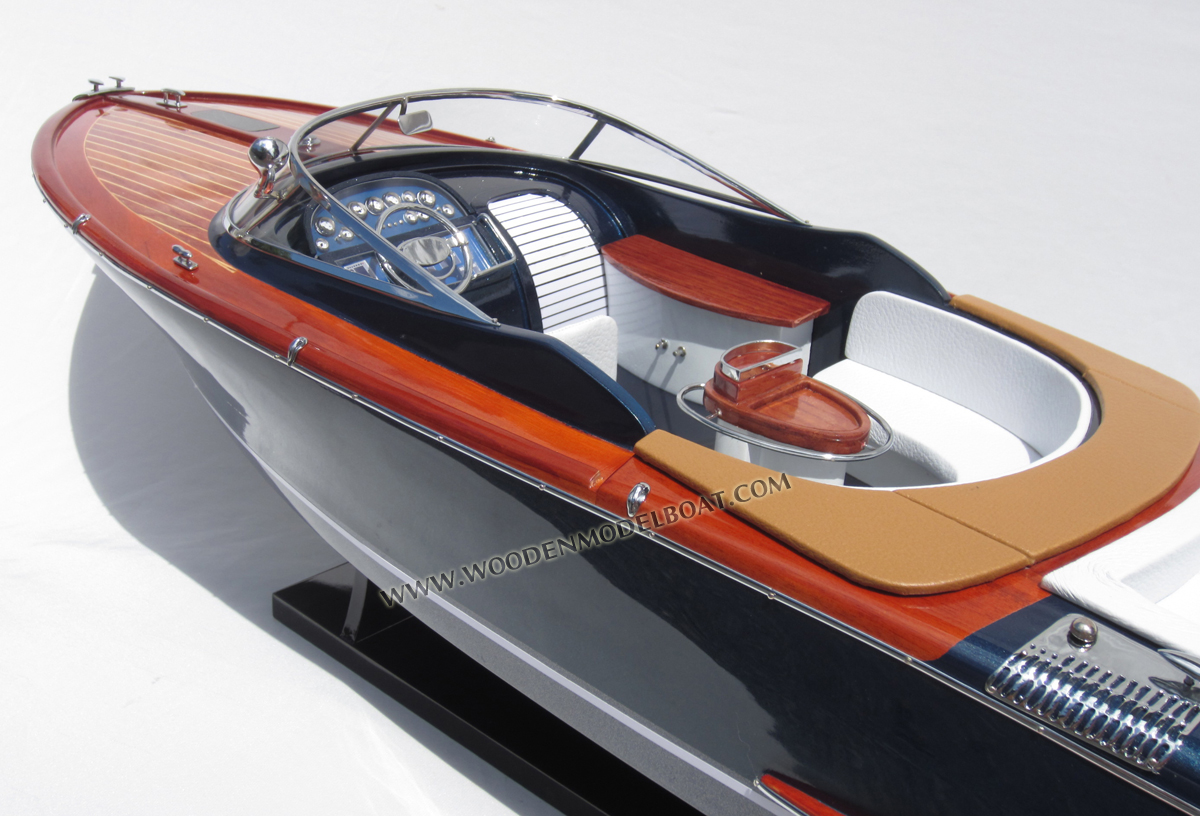 MODEL RIVA AQUARIVA 