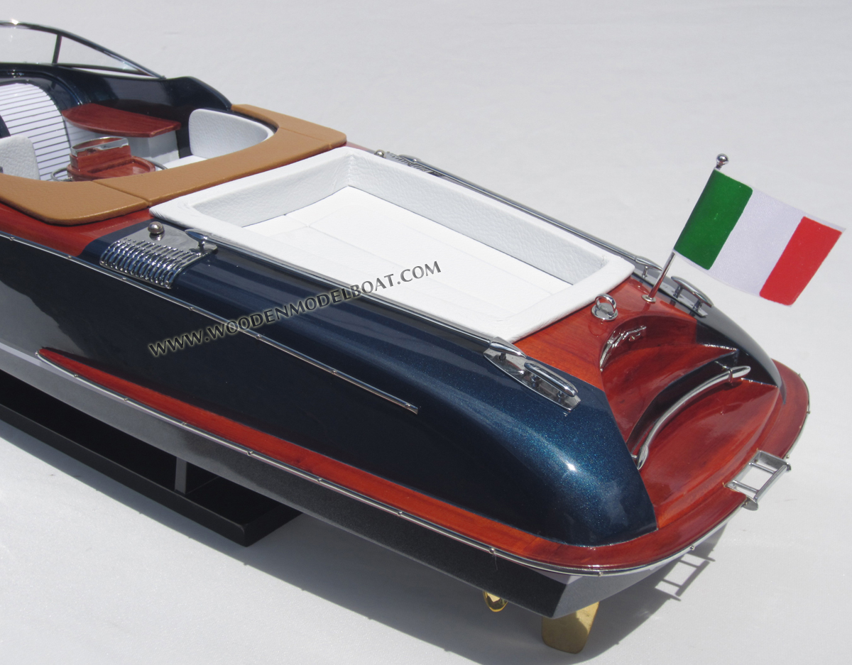 MODEL RIVA AQUARIVA 