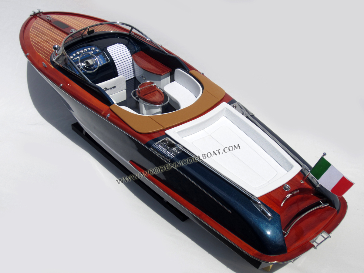 MODEL RIVA AQUARIVA 