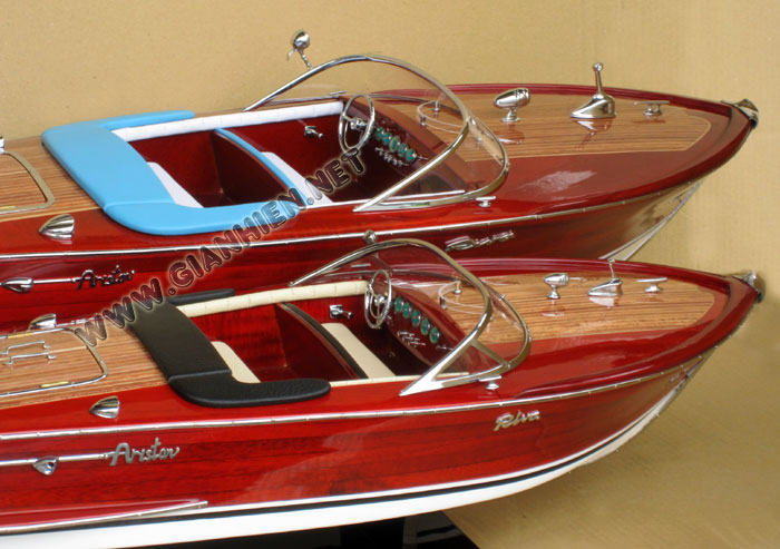 Model Super Riva Ariston  cockpit view