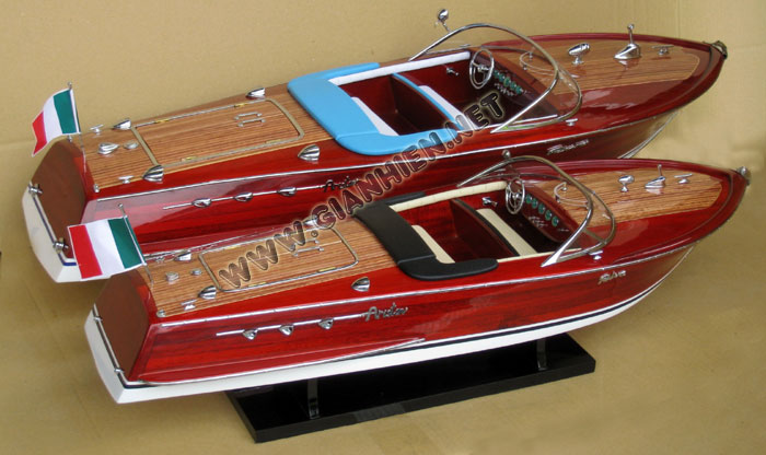 Model Super Riva Ariston deck view from stern