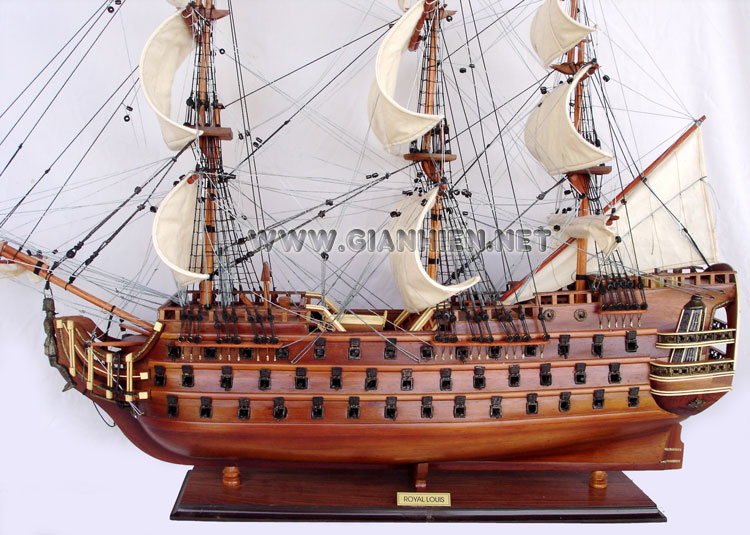 Royal Louis deck, Le Royal Louis, Le Royal Louis tall ship, Le Royal Louis historic ship, Le Royal Louis wooden model ship, Le Royal Louis model handicrafted ship, Le Royal Louis model handicraft boat, wooden model boat handicraft Le Royal Louis, model historic ship Le Royal Louis, model handicrafted ship Le Royal Louis, handcrafted Soleil Royal french ship, french historic ship, hand-made wooden ship model Royal Louis