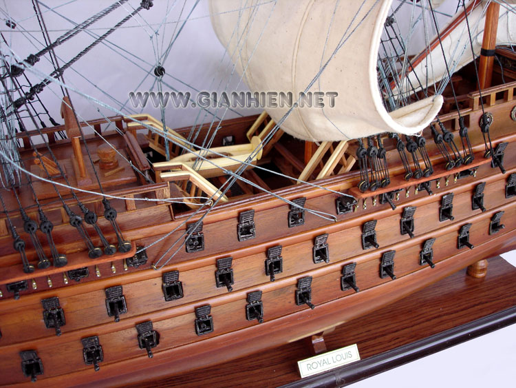 Royal Louis bow & figure head, Le Royal Louis, Le Royal Louis tall ship, Le Royal Louis historic ship, Le Royal Louis wooden model ship, Le Royal Louis model handicrafted ship, Le Royal Louis model handicraft boat, wooden model boat handicraft Le Royal Louis, model historic ship Le Royal Louis, model handicrafted ship Le Royal Louis, handcrafted Soleil Royal french ship, french historic ship, hand-made wooden ship model Royal Louis