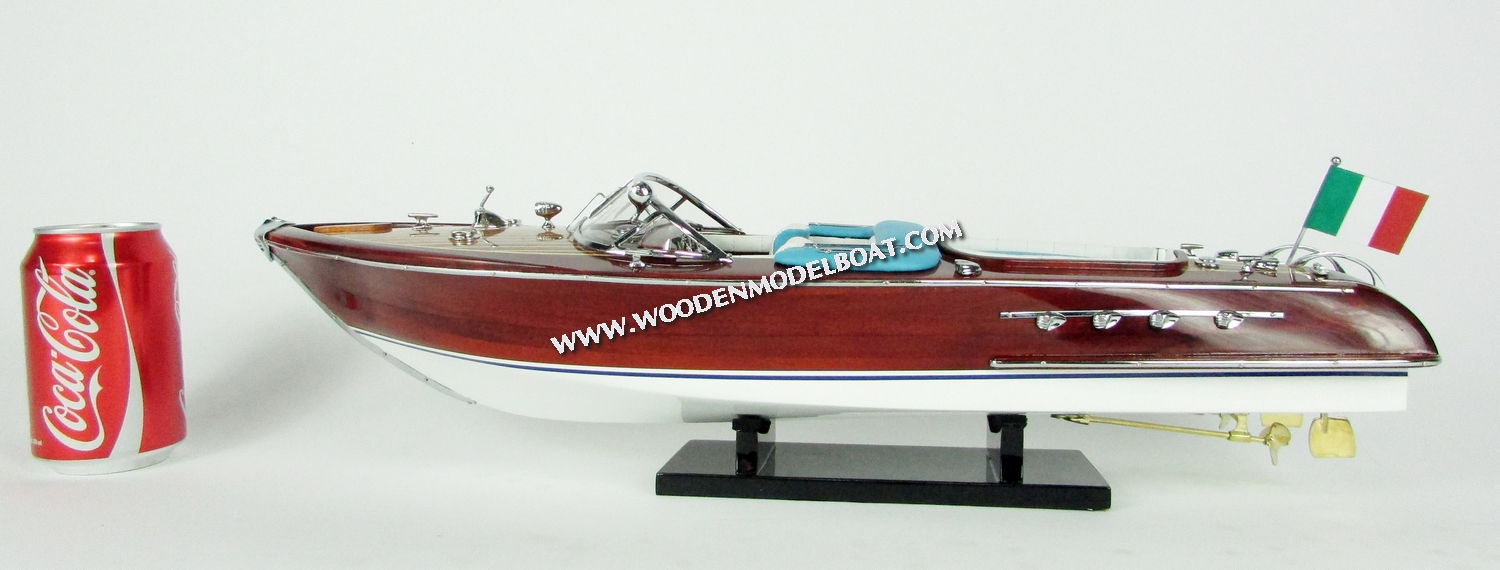 small model Riva Aquarama