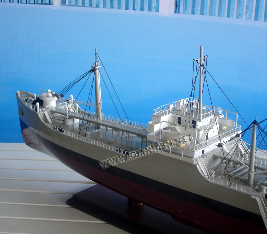 ship model Bushy Run (T2-SE-A1), hand-crafted SS BUSHY RUN (T2-SE-A1) TANKER, T2 Tanker ship model, hand-crafted T2 ship model, Model Ship SS Bushy Run (T2-SE-A1), wooden ship model T2 tanker, T2 tanker ship model, display ship model T2 tanker, wooden model boat T2 tanker, Tanker ship models, WII T2 tanker models, wood model T2 tanker, bushy run model ship, ship model bushy run T2 tanker hand-made, hand-made WWII ship model