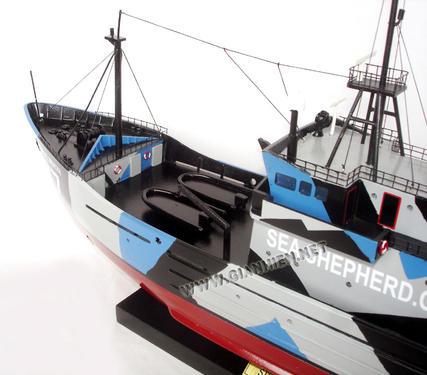 Model Boat Steve Irwin 