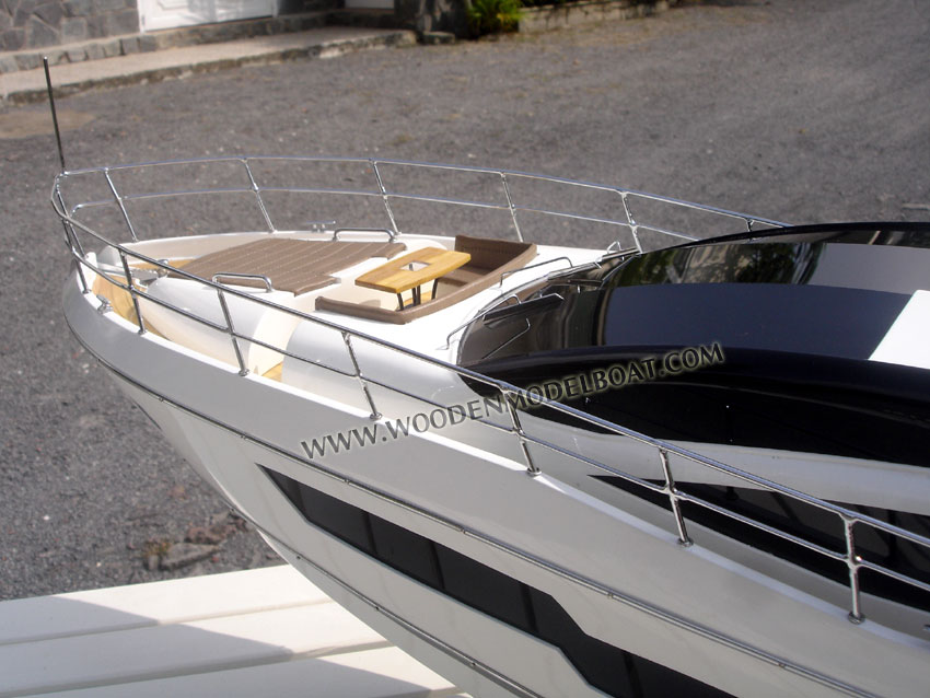 Wood model Sunseeker Predator 80