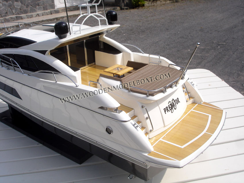 Wooden model Sunseeker Predator 80