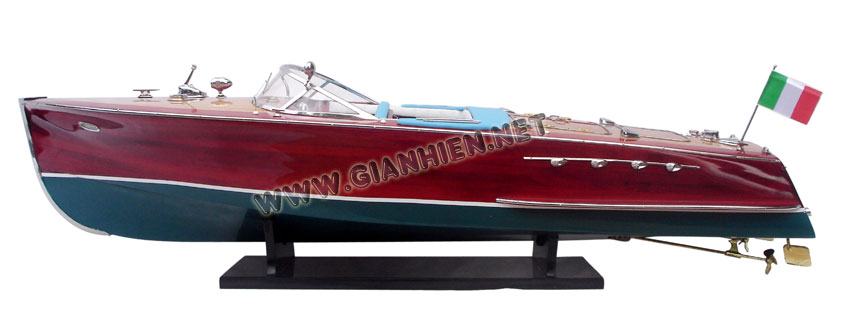 Super Riva Tritone Model ready for display