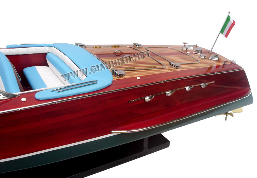 Super Riva Tritone Model ready for display deck view