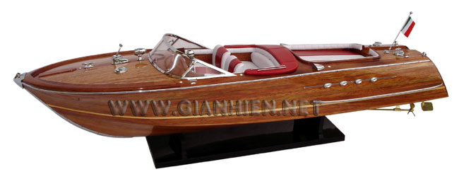 Model Super Riva Aquarama Ready for display