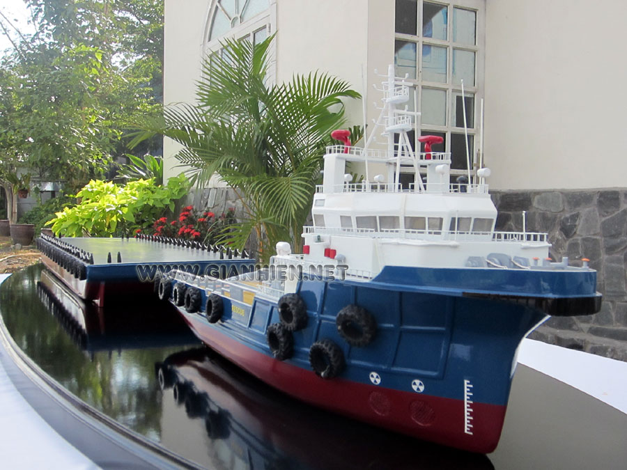 Tug Bow & Barge Model