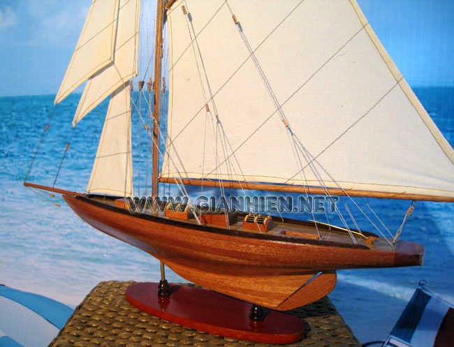 Yacht Tuiga stern view