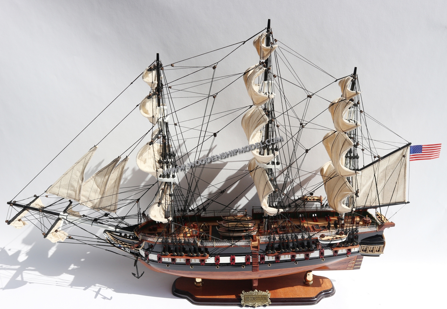 MODEL USS CONSTITUTION  DECK